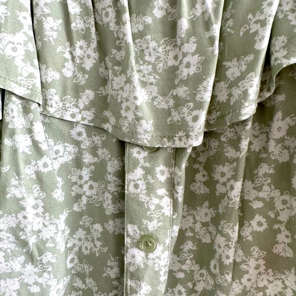 Cute green floral summer top with spaghetti straps and off the shoulder sleeves - Picture 3 of 3